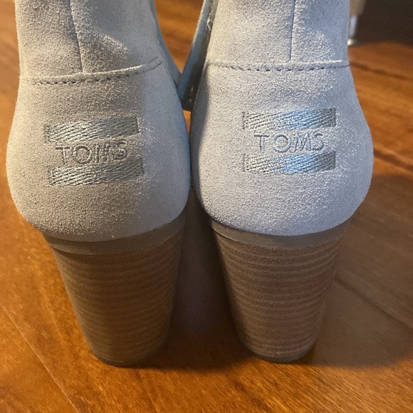 Toms Majorca Peep Toe Gray Suede Quilted Block
Heel Bootie - Picture 3 of 7